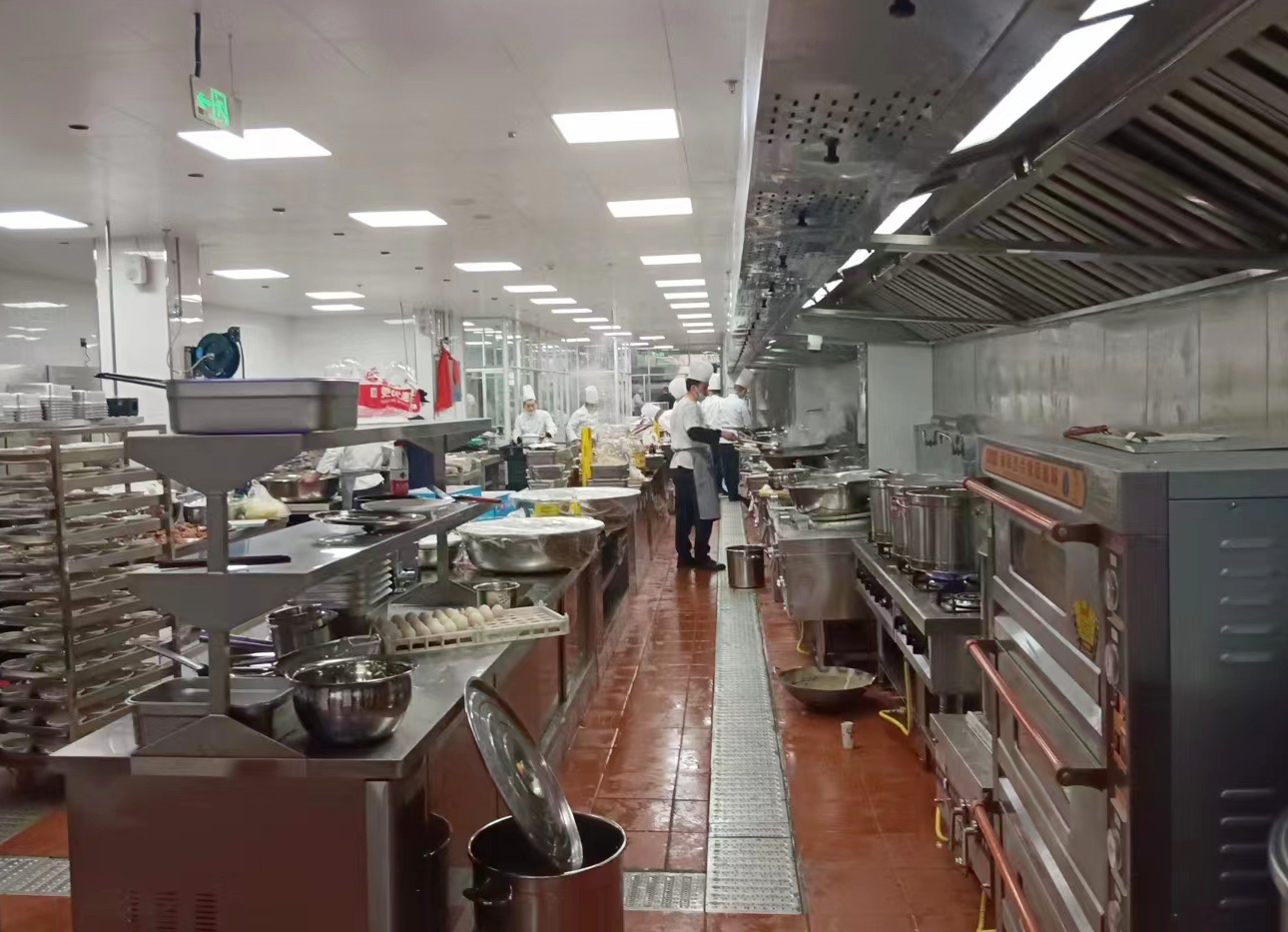 大型厨房设备厂家告诉你食堂厨房如何降温