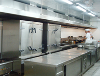 大型食堂厨房设施设备厂家带你了解为什么需要清洗不锈钢排烟罩并赠送清洗方法
