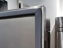 厨房设备生产厂家教你清洗冰柜门封条的方法