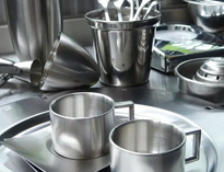 成都龙泉厨房设备厂家告诉你如何清洗不锈钢餐具