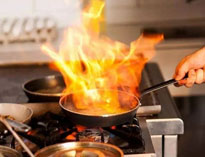 甘肃陇南厨房设备厂家告诉你商用厨房扑灭火灾的方法