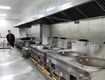 商用厨具生产厂家告诉你大型商用厨房对设施设备的要求
