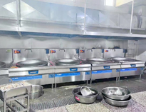 四川大型商用厨具生产厂家告诉你商用厨房的加工工艺和相应的设备